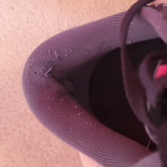 Brooks shoes - Picture 6 of 8